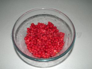 Морс из красной и белой смородины. %D1%84%D0%BE%D1%82%D0%BE %E2%84%962. Морс из красной и белой смородины фото. Морс из красной и белой смородины-%D1%84%D0%BE%D1%82%D0%BE %E2%84%962. картинка Морс из красной и белой смородины. картинка %D1%84%D0%BE%D1%82%D0%BE %E2%84%962. Морс из черной и красной смородины является не только прохладительным напитком, который так необходим в жаркую погоду, но и полезным, вкусным и насыщенным коктейлем в любое время года. Плюс его еще и в том, что он отлично заменит полюбившуюся деткам сладкую газированную воду с красителями.