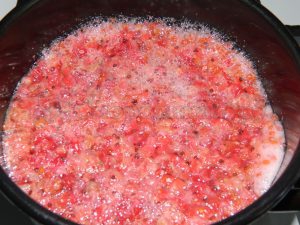 Морс из красной и белой смородины. %D1%84%D0%BE%D1%82%D0%BE %E2%84%966. Морс из красной и белой смородины фото. Морс из красной и белой смородины-%D1%84%D0%BE%D1%82%D0%BE %E2%84%966. картинка Морс из красной и белой смородины. картинка %D1%84%D0%BE%D1%82%D0%BE %E2%84%966. Морс из черной и красной смородины является не только прохладительным напитком, который так необходим в жаркую погоду, но и полезным, вкусным и насыщенным коктейлем в любое время года. Плюс его еще и в том, что он отлично заменит полюбившуюся деткам сладкую газированную воду с красителями.